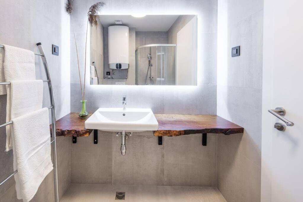 Walking Distance Old Town 120M2,Garden,View,Garage Apartment ดูบรอฟนิก ภายนอก รูปภาพ